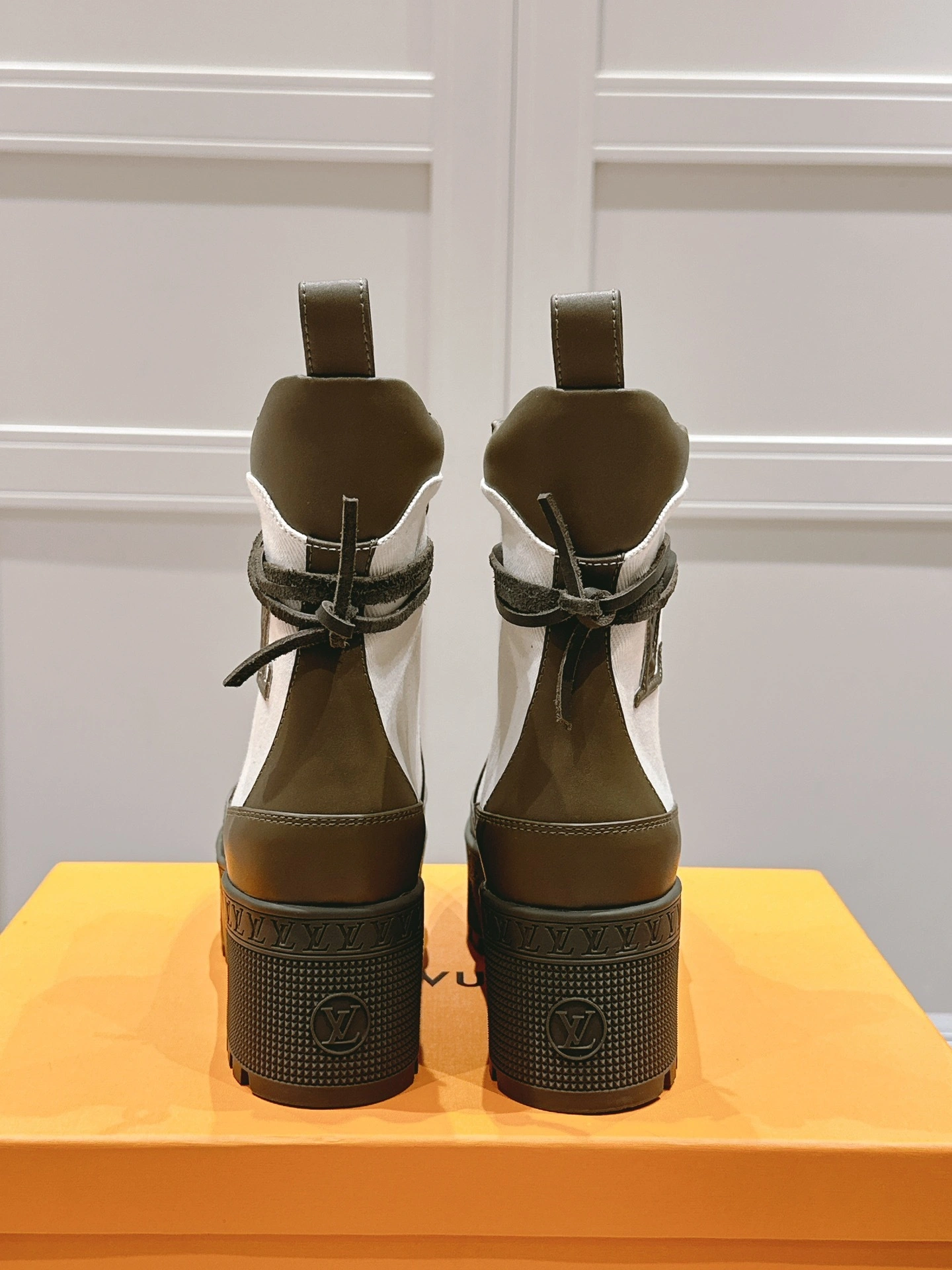 COCO-- 8V 1AD9ZB Heel height：7CM Waterproof：3.5CM cowhide item:D-X555L1902